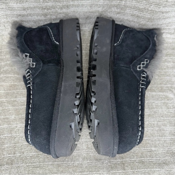 UGG Ansley Parc Slippers Slip On Shoes Suede Black Sheepskin Lining Women’s 7 - Picture 6 of 9